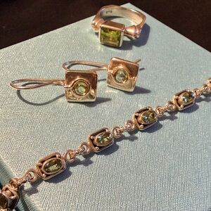 Silpada set: bracelet, ring and earrings. 
Green crystal center color